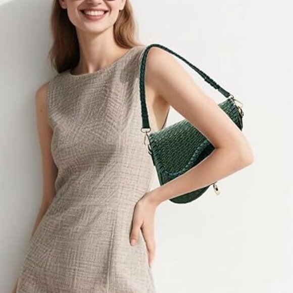 Neiman Marcus Emerald Green PU Leather Crocodile Saddle Bag - Picture 5 of 5